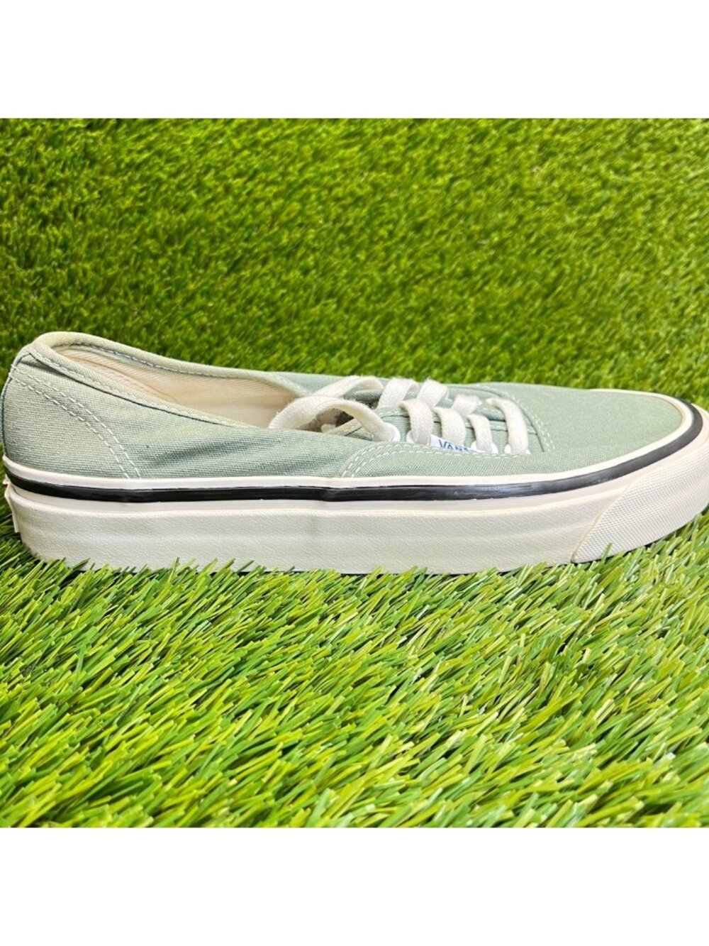 Vans Authentic‎ 44 DX Womens Size 8.5 Green Gum Athletic Skate Shoes Sneakers